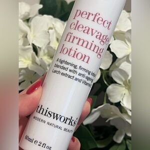 THISWORKS • MODERN NATURAL BEAUTY • PERFECT CLEAVAGE FIRMING LOTION